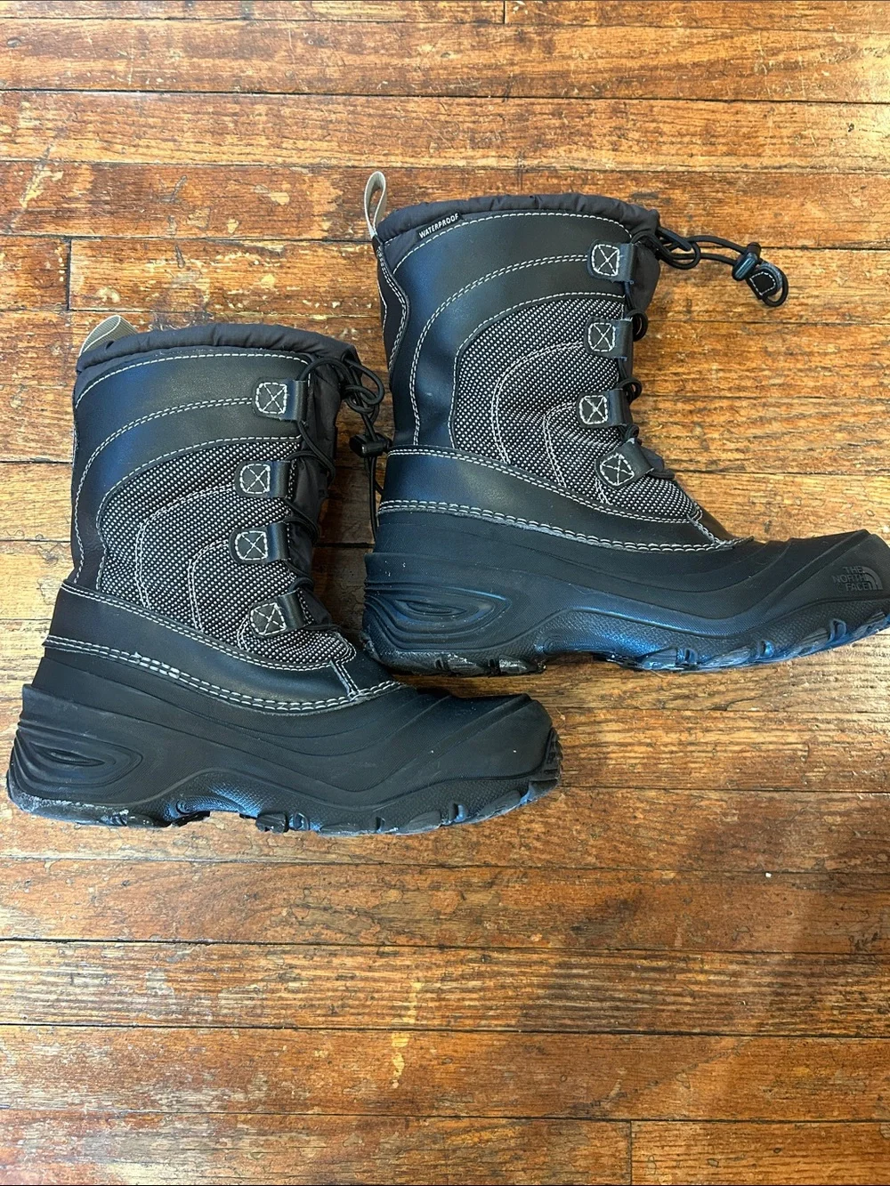 TNF snow boots sz Y3